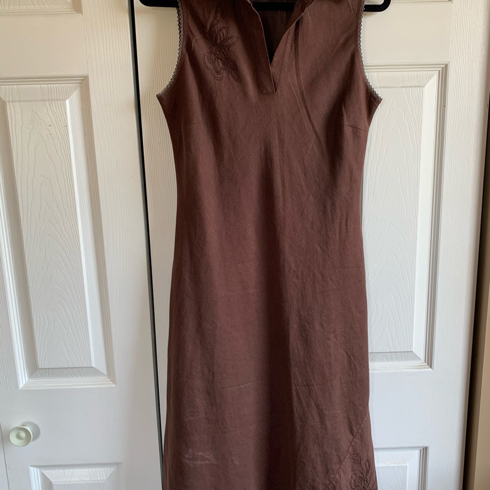 Carlie’s Court | Medium| 100% Linen | Brown sleeveless v-neck collar midi dress